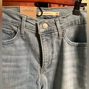 New Women’s Levi 311 Shaping Skinny Jeans size 28x30